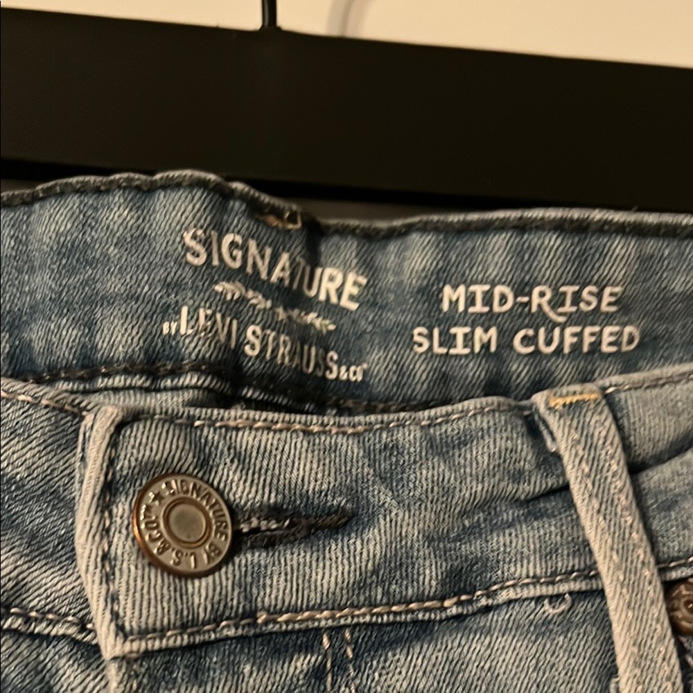 Levi's women’s Faded Blue Straight Jeans - Picture 2 of 6